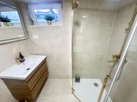 Studio Lit King-Size Deluxe