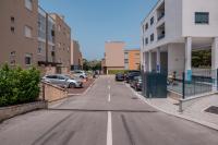 Apartman Fjaka-spacious two bedroom apartment with parking - Chambres d'hôtes Sibenik