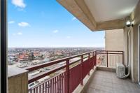 High-end Apartment with Panoramic View, Parking & Pool - B&B