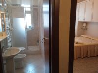 Camera Matrimoniale con Bagno in Comune