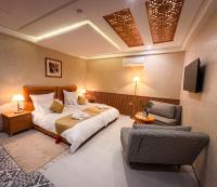 King Suite with Pool View