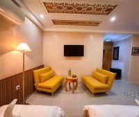 King Suite with Pool View