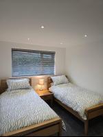 4 bedroom detached house - Bed and Breakfast Whitchurch