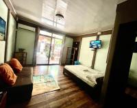 Villas Ela en Bahía Ballena Uvita hermosas habitaciones privadas grandes, cerca de playa con piscina,cocina,jacuzzi,aire acondicionado,tv, baño privado,parqueo gratis y terraza - Chambres d'hôtes Uvita