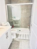 Private room Minutes to Calgary airport YYC, Downtown, Banff - B&B Calgary