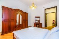 White Apartment In The Nizami Street - Chambres d'hôtes Bakou