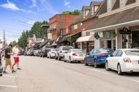 NEW King Bed,Suite,Downtown BR Southern Charm Boxcar - B&B Blue Ridge