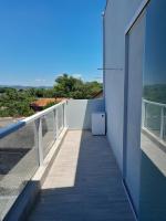 Recém construído, mobília nova, 2 vagas de estacionamento, a 7 min da praia - B&B