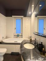 Re Umberto, incantevole, nel cuore di Alba, con posto auto gratuito - B&B Alba