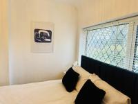 Chic Home - Sleeps 8 - Near City Hospital, QMC & City Centre with Easy Transport Links - B&B