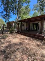 Hermosa Casa y barbacoa en Balneario Solís con gran parque, a una cuadra de el mar - B&B