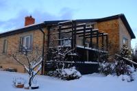 Cozy Family House with Garden and Greenhouse - Chambres d'hôtes Sigulda
