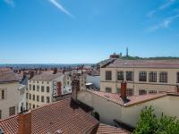 BnGo I L'Élégant I Duplex Croix-Rousse vue sur Fourvière, 2 personnes, 3ème étage sans ascenseur - Chambres d'hôtes Lyon