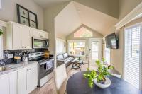 Rainforest Tiny Home Retreat Farm House - B&B Forks