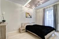 Premier Three-Bedroom Apartment with River View and Balcony(6 Adults)