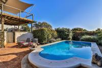 The Ocean Villa - beachfront home - Bed and Breakfast