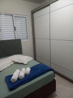 Espaço inteiro com mesa de trabalho - B&B