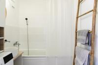 Cozy 1 bedroom apartment with a free parking spot - Bed and Breakfast Nová Lesná