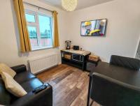 Self contained guest suite in private part of house NITB approved, own entrance - Chambres d’hôtes