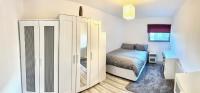 Large Double Room in Cardiff City Centre, Room Only with Own Bathroom, HOST LIVES ON SITE - Bed and Breakfast Cardiff