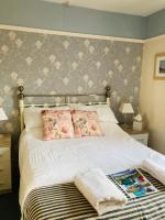Double Room with Shower (3)