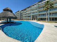 Amazing Location Close to it all Great Price #302 - B&B