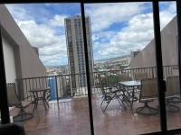 Downtown 2BR Huge Patio Free parking WiFi - B&B Honolulu