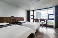 Twin Room with Half Ocean View