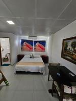 Hostal Shangiovys - B&B