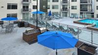 Resort style 1 King and Twin Apt w Gym Pool Hot Tub - Chambres d'hôtes Salt Lake City