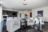 Elegant & Roomy 3-Bedroom Apartment in the Heart of Glyfada - Ferienwohnung Athen