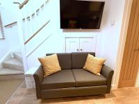 Glastonbury Hidden Passage, Split Level 1 Bedroom Apt - B&B Glastonbury