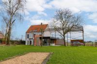 Huswell - Charming Vacation Home with Lush Garden - B&B