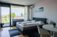 Apartment with Lake View