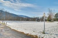 Homey Windham Condo: Hike & Ski the Catskill Mtns! - Bed and Breakfast Windham