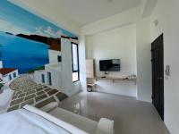 Zimmer mit Kingsize-Bett und Bergblick