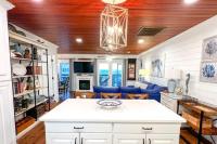 IP Beach House-Indian Pass Family Vacation home -Sleeps 8 Elevator- Pet Friendly-Ice Machine - Southern Coast Vacation Properties - B&B Indian Pass