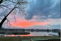 Gorgeous Nautical 2bed 2bath Lake House Chain O Lakes with Hot Tub - Chambres d'hôtes Ingleside