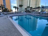 Celadon 207 beachfront 1 BR 2 BA Sleeps 6 - B&B
