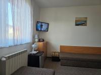 Tweepersoonskamer met 2 Aparte Bedden en Badkamer