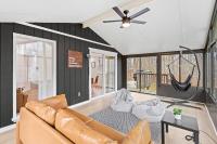 Pocono Luxury Retreat - Games Hot tub and More - B&B East Stroudsburg
