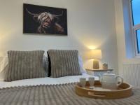 Fully Refurbished 3 Bed Terraced House with Ensuite Central Rugby - Ferienwohnung