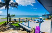 Casey's Beachfront Holiday House - B&B