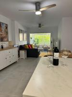 Comfortable spacious flat near station - B&B Torremolinos