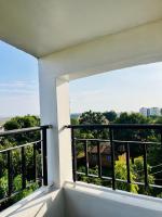 Chic & Cozy Apartment with Balcony Views Kisumu Terrace - B&B Kisumu