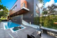 Luxury Miami Villa with Large Pool & BBQ, Perfect Getaway! - B&B