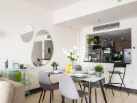 Adorable Sunny Apartment with Free Pool and Mall Access - Bed and Breakfast Caïro