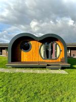 Hazel Hobbit Pod at Cowbridge Cabins - B&B Cowbridge