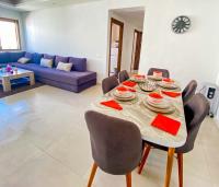 Appartement de Luxe Vue Mer Avec Climatisation ! Idéal pour Familles ! à 5 minutes à Pied de la Plage ! à environ 6 minutes en voiture du centre d'Agadir et à 10 minutes en voiture de Taghazout ! - Chambres d'hôtes Agadir