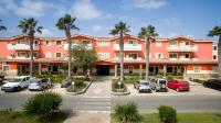 Paraiso Tropical wifi and pool Djadsal moradias - B&B